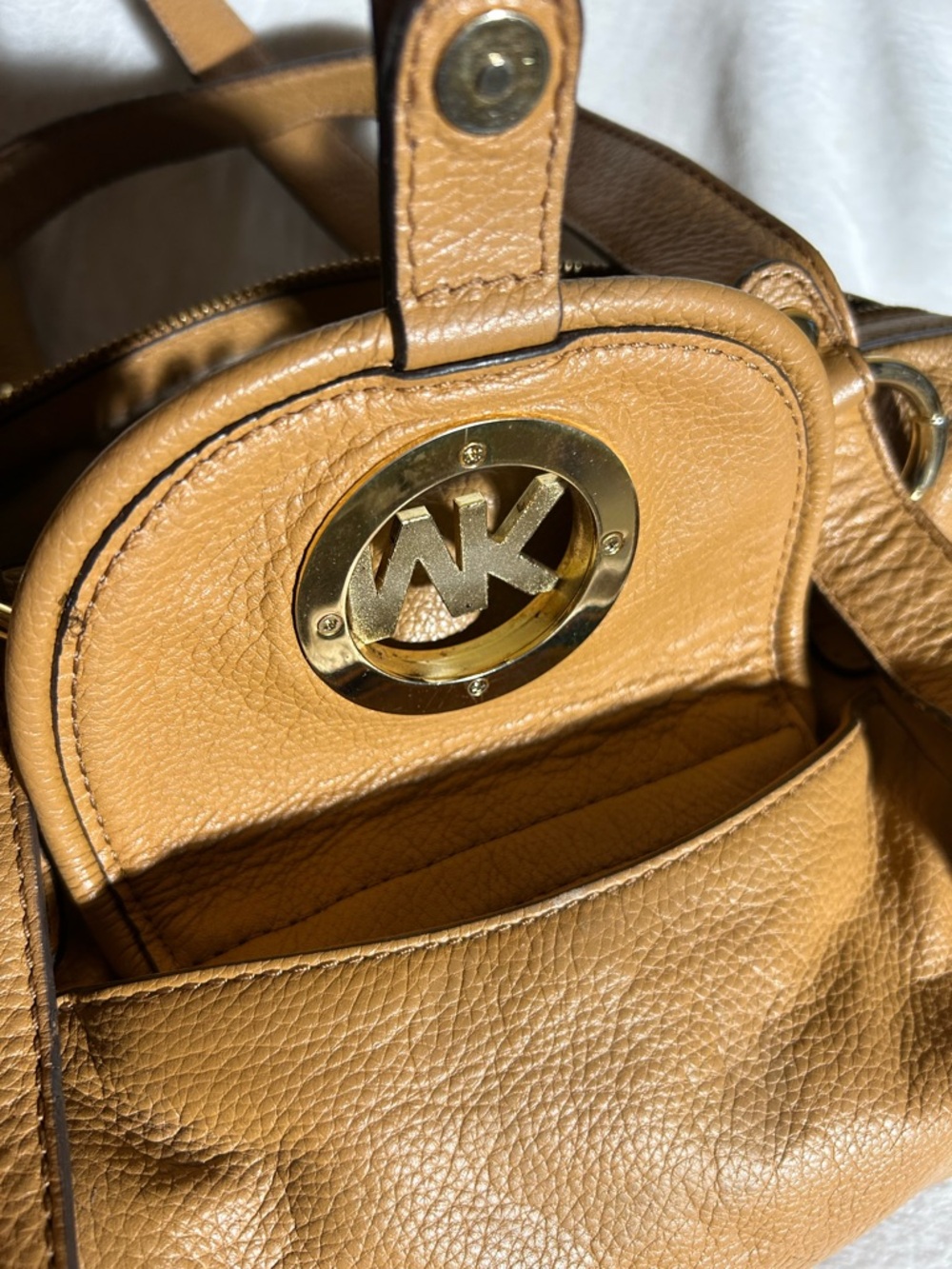 Michael Kors Tan Leather Shoulder Bag with Gold MK Medallion - Picture 5 of 15